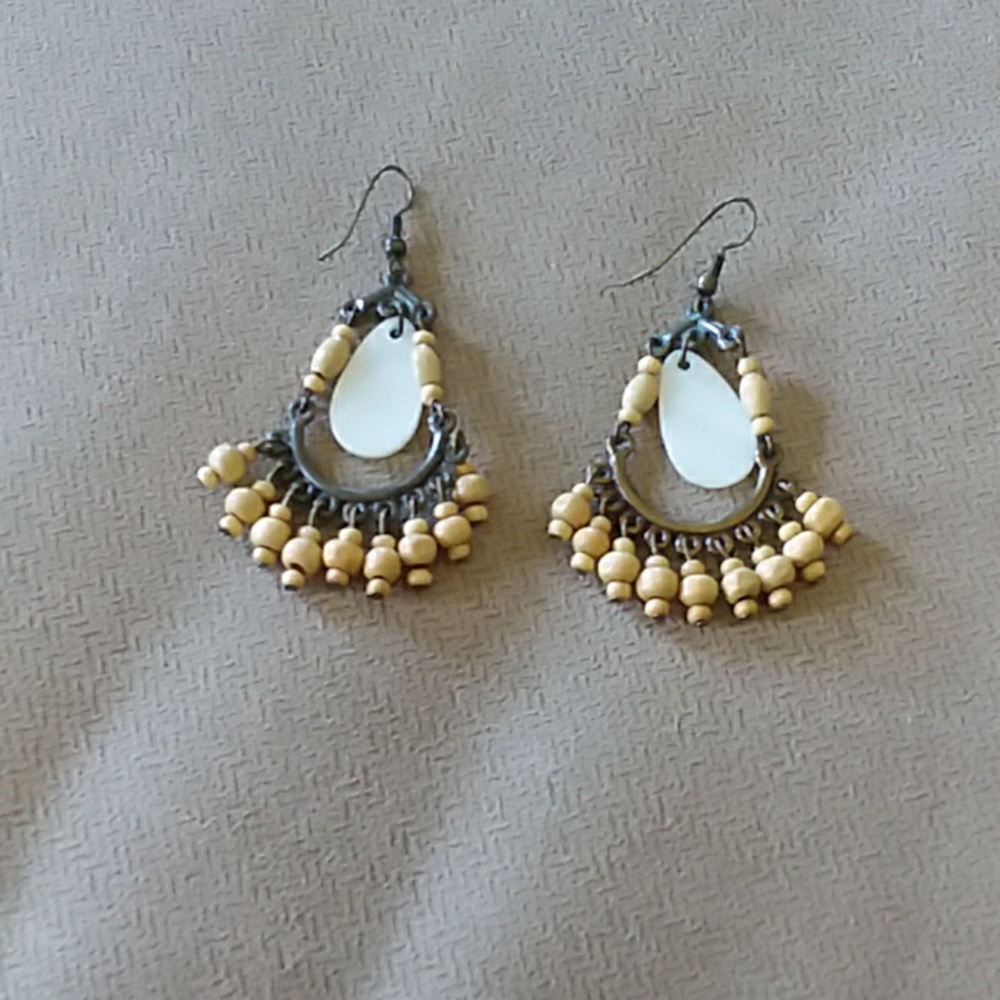 Chandelier type earrings